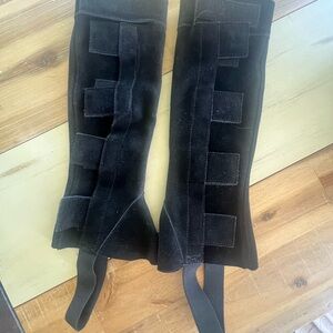 Devon-Aire Black SML Apparel suede Velcro half chaps